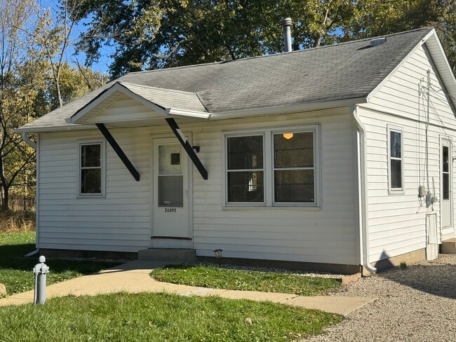 Primary Photo - 26895 Bernice St