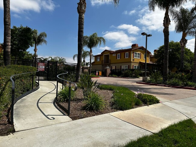 Primary Photo - Redlands Townhome For Rent!