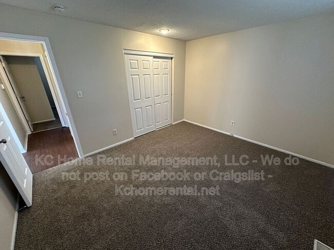 Building Photo - 3910 SW 8th Ter