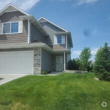 Building Photo - Spacious townhome in SE Lincoln!