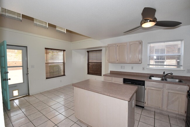 Building Photo - 10893 Alfredo Vasquez Pl