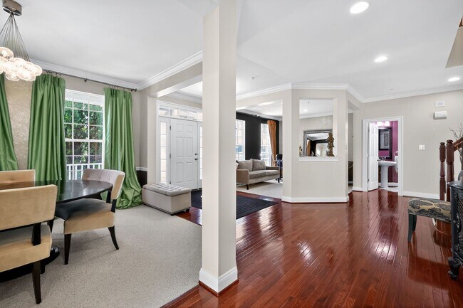Building Photo - 4 Bed, 4.5 Bath Single Family Home in Clar...