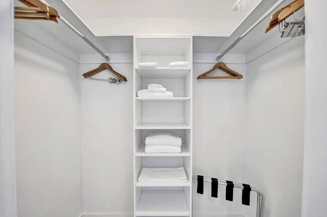 Building Photo - 4010 S Ocean Dr