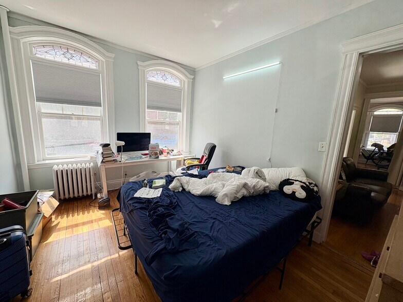 Building Photo - 282 Newbury St