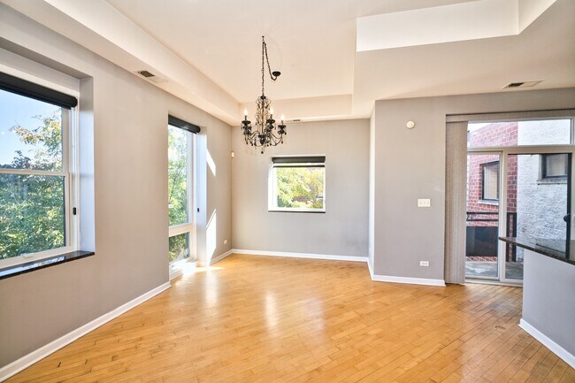 Building Photo - 2317 W Wolfram St