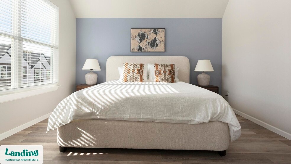 Building Photo - 3401 Redbud Ln