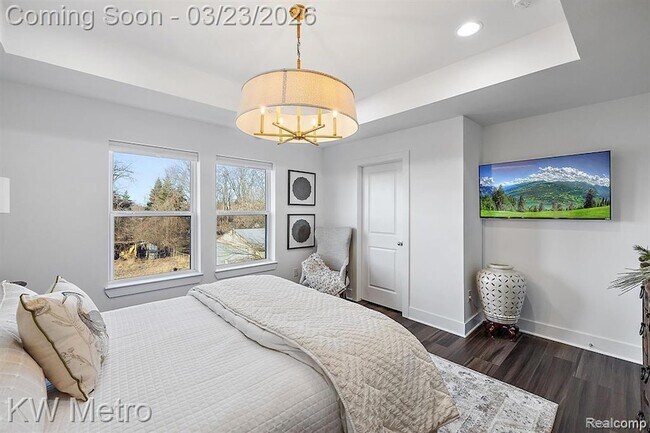 Building Photo - 5931 Stella Dr