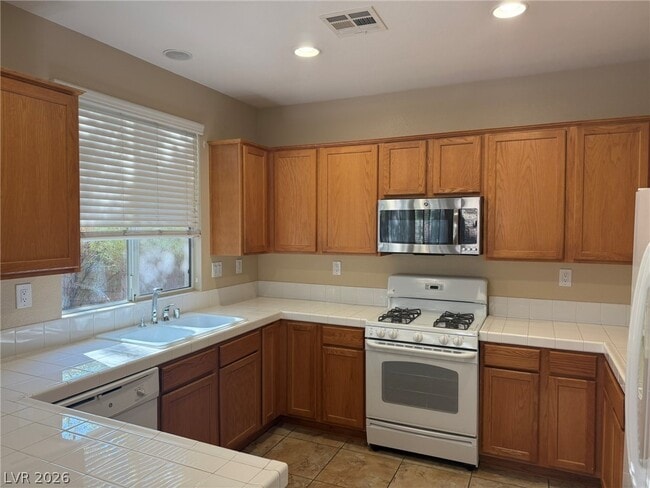 Building Photo - 10526 Cliff Lake St