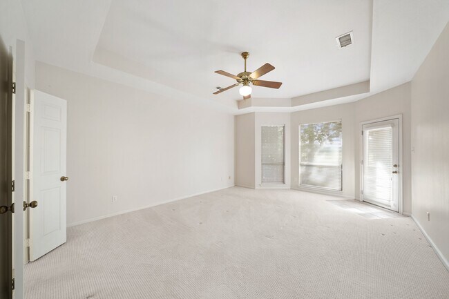 Building Photo - 38 Kelliwood Ct Cir