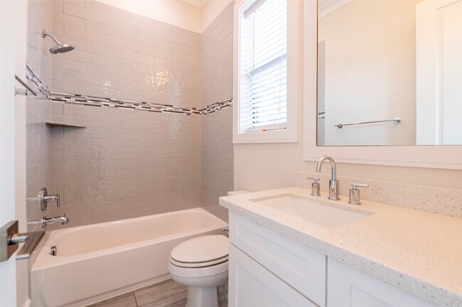 Building Photo - 1507 Martin St