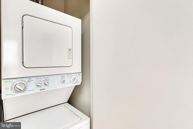 Building Photo - 955 26th St NW