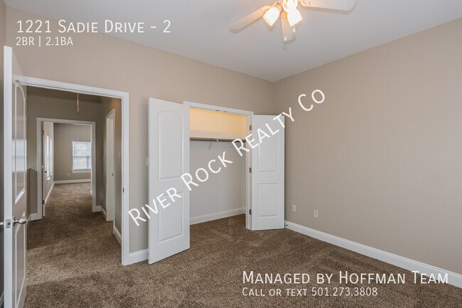 Building Photo - 1221 Sadie Dr