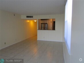 Building Photo - 4501 NE 21st Ave