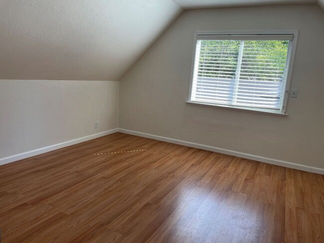 Building Photo - 4 bedroom, 2 bath home in Lake Wildwood ga...