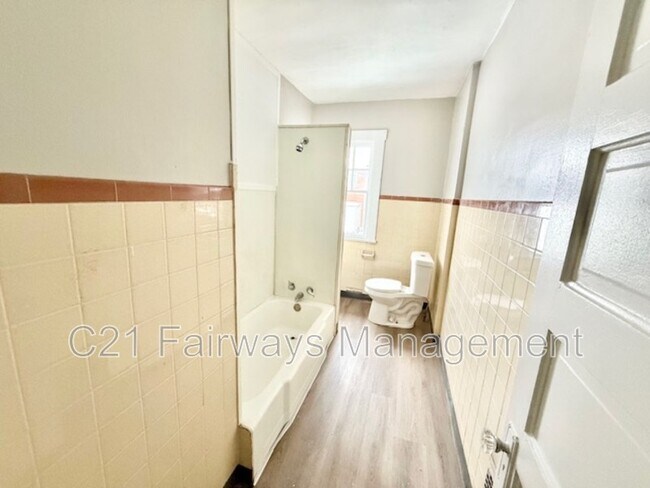 Building Photo - 866 Vankirk St