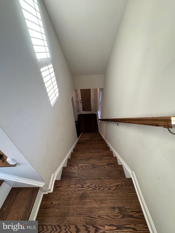 Building Photo - 120 Tolocka Terrace NE