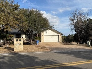 Building Photo - 3205 MacArthur Ave