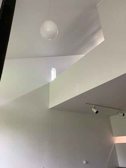 Building Photo - 1049 Danby Rd