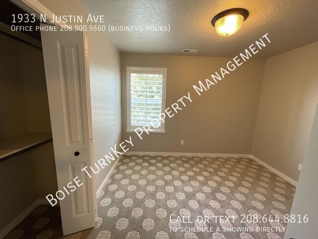 Building Photo - 1933 N Justin Ave