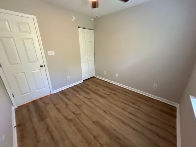 Building Photo - 4 Bedroom | 3.5 Bedroom Raleigh Townhome