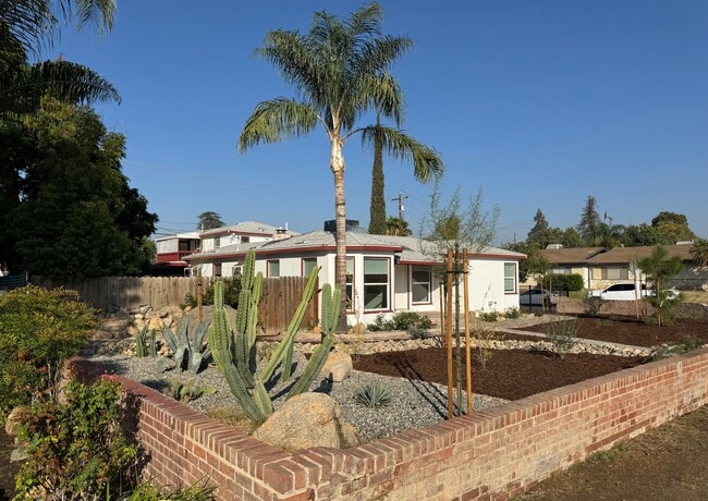 Building Photo - 2230 Alta Vista Dr