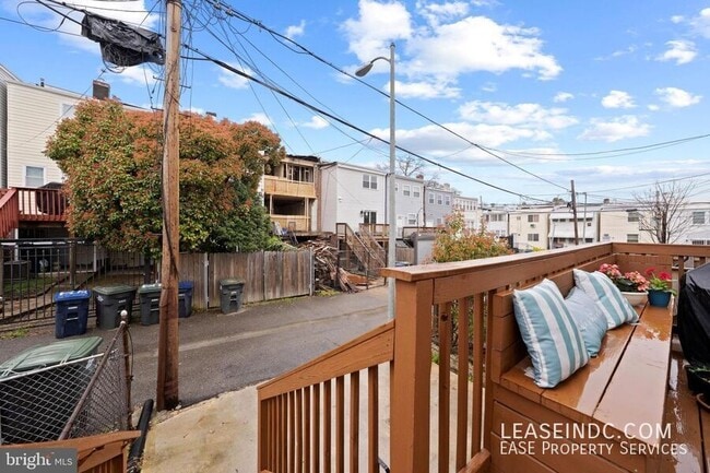 Building Photo - 1272 Oates St NE