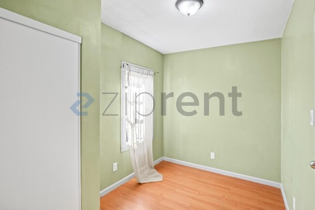Building Photo - Unit 1