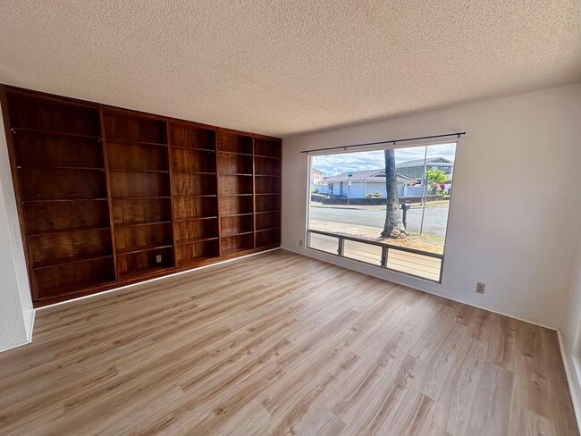Building Photo - For Rent - 94-1069 Mele St.