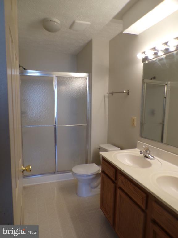 Building Photo - 114 Park Cove Dr