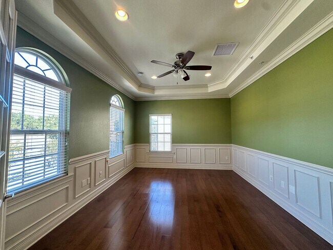 Building Photo - Spacious Haile Plantation Apartment – 3BR/...