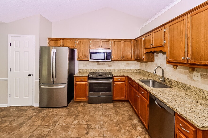 Building Photo - 1700 Brentwood Trce