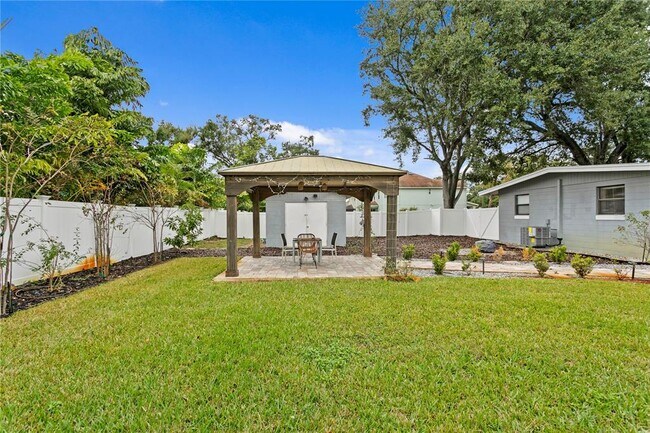 Building Photo - 2407 S Lois Ave