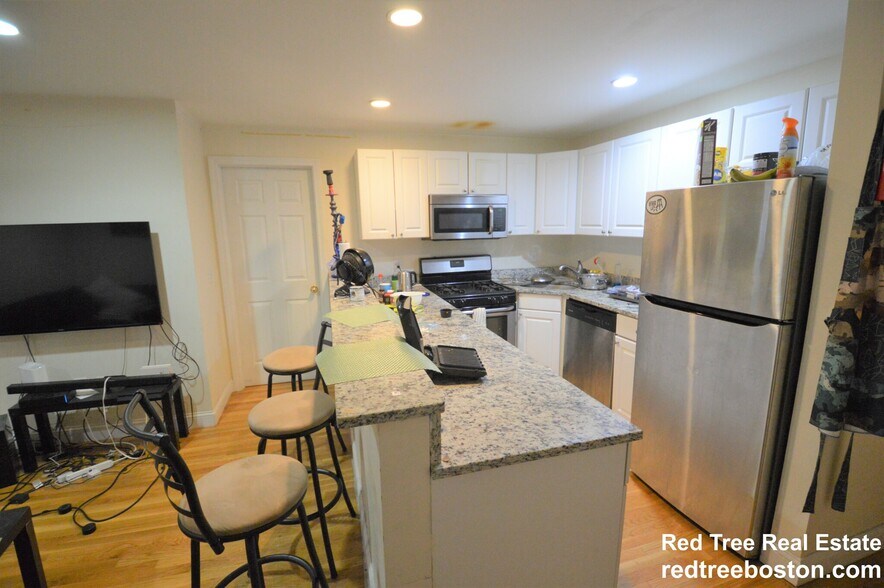 Building Photo - 60 Egmont St