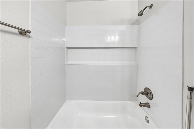 Building Photo - 2204 Perkins Crossing Dr