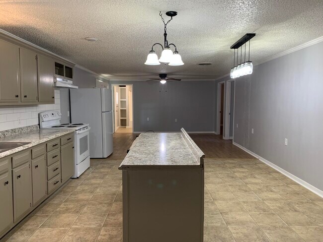 Building Photo - 710 12th St