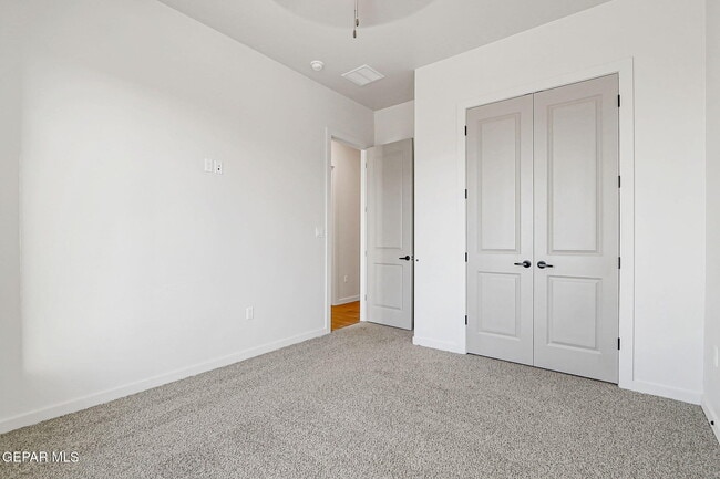 Building Photo - 832 Eltham Dr