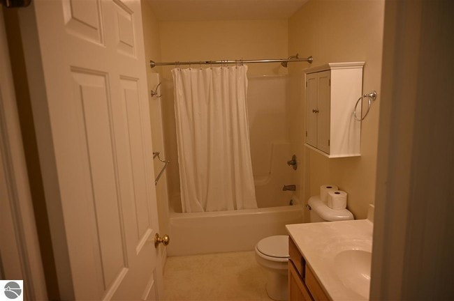 Building Photo - 713 Lake Ave