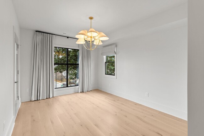 Building Photo - 601 S 9th St