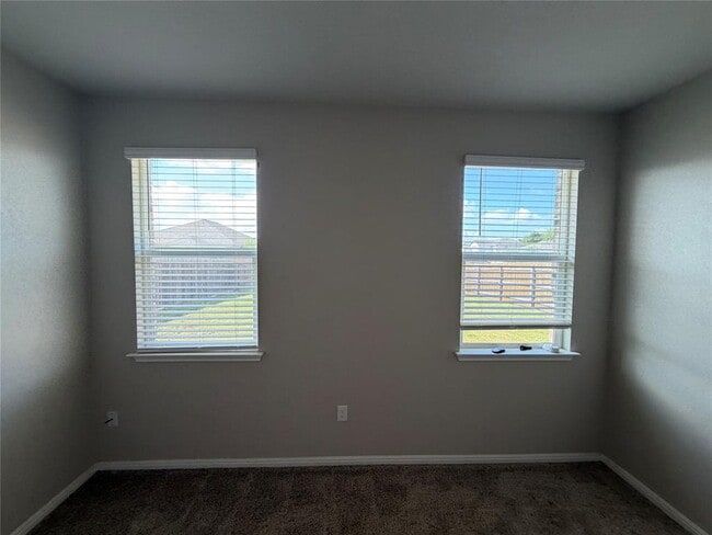 Building Photo - 225 Baum Dr