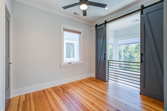 Building Photo - 21 Charlotte Street Apt #D, Charleston, SC...