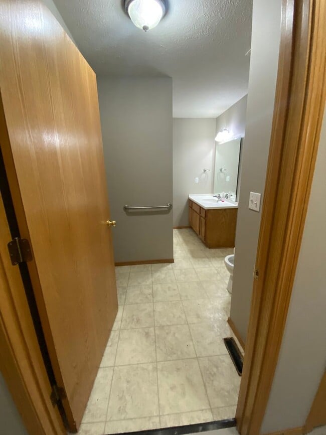 Building Photo - Clifton Duplex