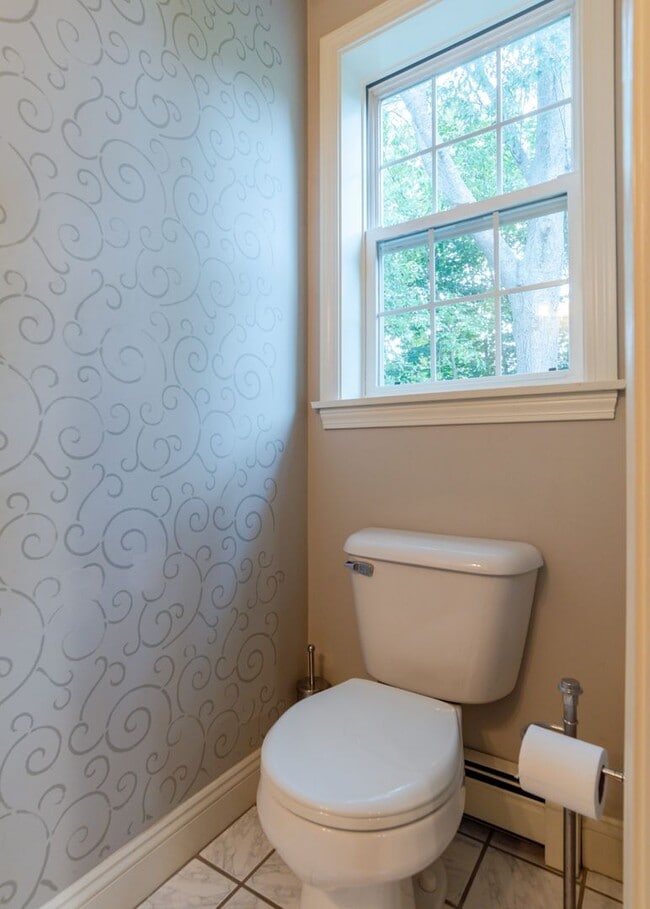 Building Photo - Charming 3BR/ 1.5BA South Portland Residence