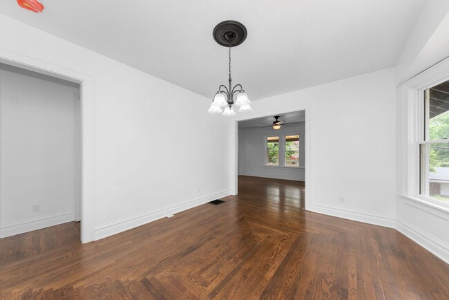 Building Photo - 5119 Blaesi St