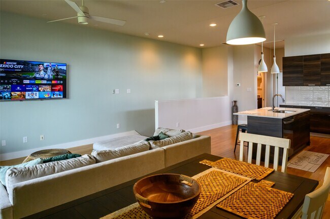 Building Photo - 4618 Nichols St