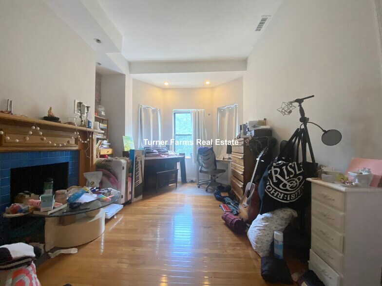 Primary Photo - 71 Gainsborough St
