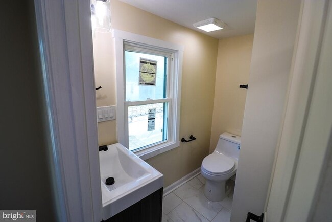 Building Photo - 427 Highland Ave