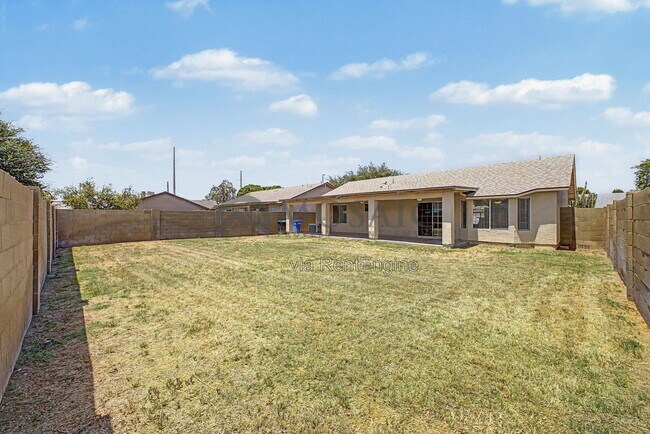 Building Photo - 2049 E San Tan Ct