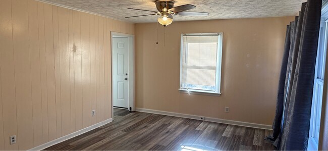 Building Photo - 2638 Summit Ave