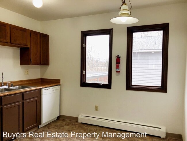 Building Photo - 1300 Balfour Dr