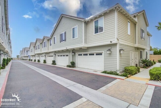 Building Photo - Stunning 3Bdm 2.5Ba Townhome in the Heart of Imperial Beach